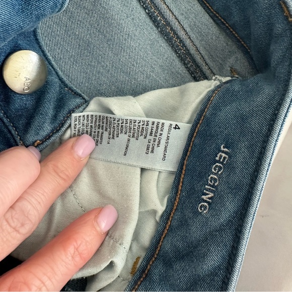 American Eagle Distressed Jeggings - Picture 5 of 9